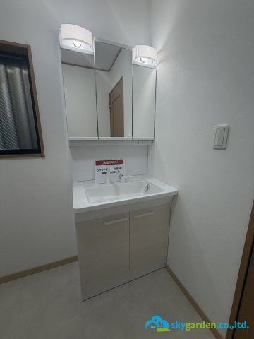平塚市高根2丁目　中古戸建の独立洗面台