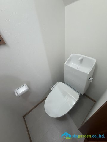 平塚市高根2丁目　中古戸建のトイレ