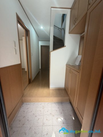 平塚市高根2丁目　中古戸建の玄関