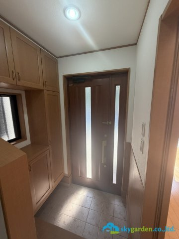 平塚市高根2丁目　中古戸建の玄関