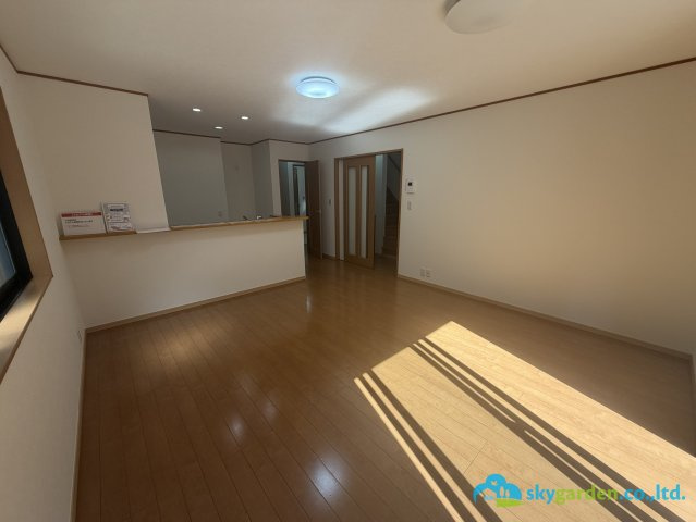 平塚市高根2丁目　中古戸建の居間・リビング