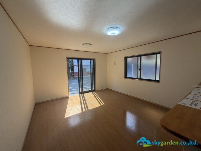 平塚市高根2丁目　中古戸建の居間・リビング