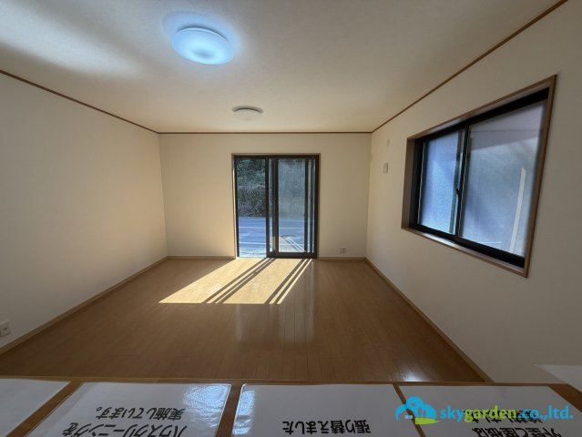 平塚市高根2丁目　中古戸建の居間・リビング