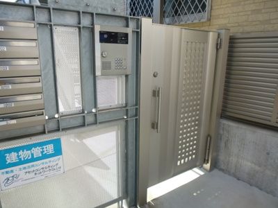 【エントランス】 | プランドール | オートロック付き。