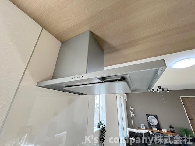 茅ヶ崎市萩園　新築戸建　1号棟のキッチン|お手入れのしやすいスリムタイプのレンジフード☆