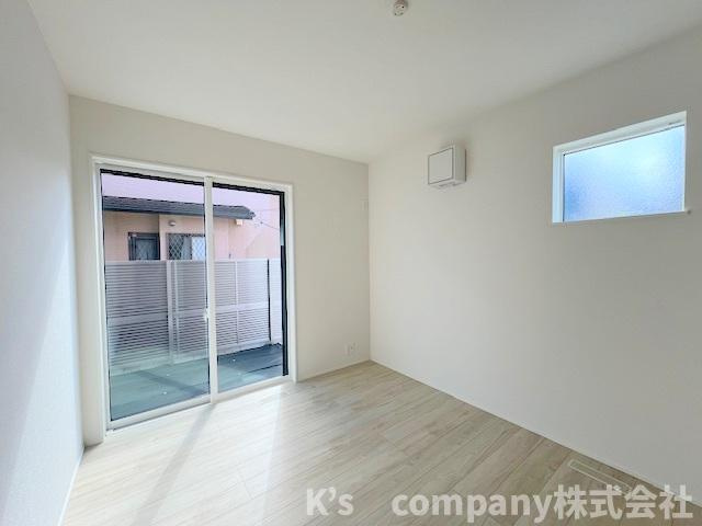 茅ヶ崎市萩園　新築戸建　1号棟の子供部屋|洋室5.2帖◇洋室の隣にありお子様のお部屋などにおすすめです◇