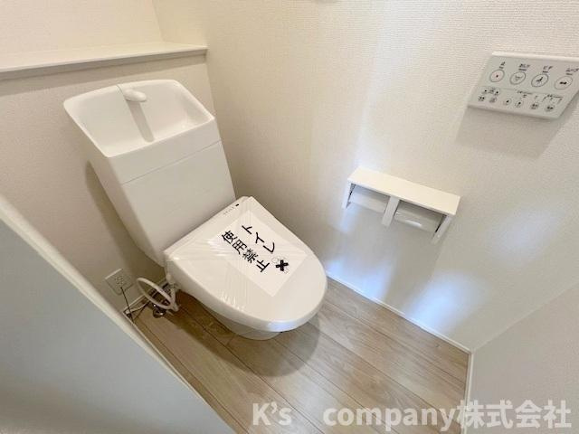 茅ヶ崎市萩園　新築戸建　1号棟のトイレ|白を基調とした清潔感のあるトイレ◇