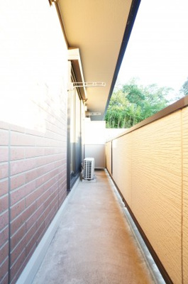 【バルコニー】 | ロイヤルクレッセント西登戸参番館 | ※同物件・同タイプの写真です。