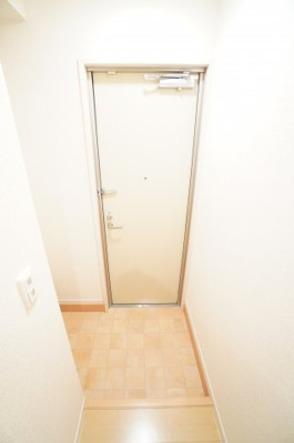 【玄関】 | ロイヤルクレッセント西登戸参番館 | ※同物件・同タイプの写真です。