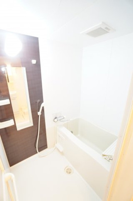 【浴室】 | ロイヤルクレッセント西登戸参番館 | ※同物件・同タイプの写真です。※同物件・同タイプの写真です。