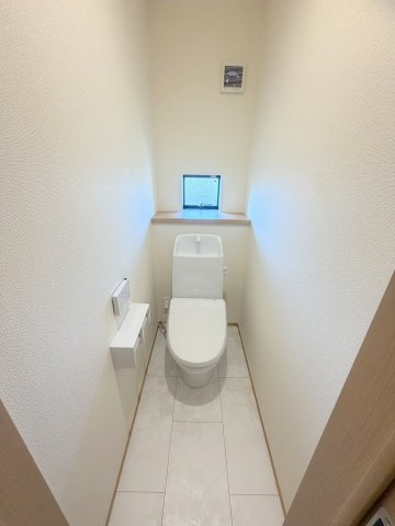 三郷市番匠免1丁目　新築戸建　全5棟　B号棟のトイレ|同施工会社の参考写真になります。