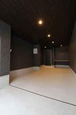 【駐車場】 | あんしん+VieM菩提町08-1023 | 電動シャッターガレージ！