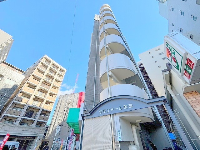 グランドーム国際の外観