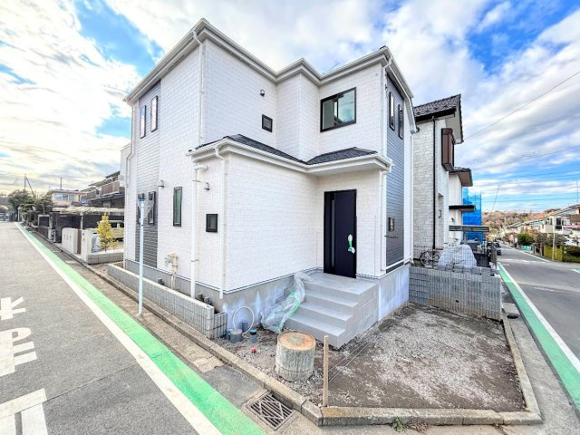 南舞岡4丁目　新築戸建て　第3の外観|◆一戸建てを中心とした街並みが整然と続き、周辺は高い建物が建っていないので、緑の多い閑静な趣を感じる環境です。街並みや周辺環境も重要なポイントです！！
