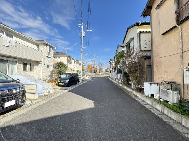 流山市鰭ケ崎新築戸建（鰭ケ崎23期）の前面道路含む現地写真|北東側前面道路・幅員約6ｍ