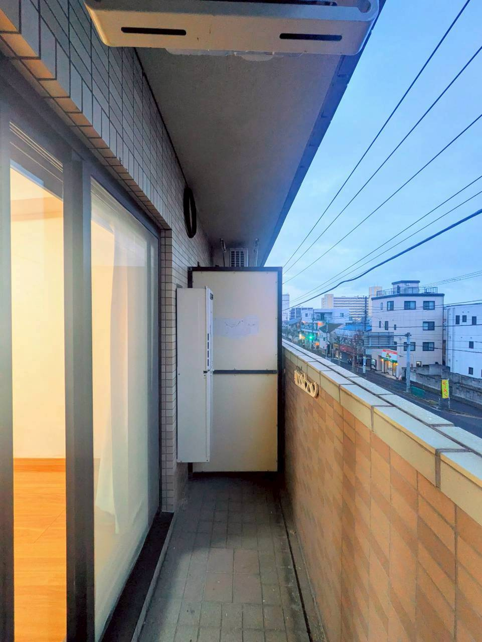 磯子川辺ビルのバルコニー