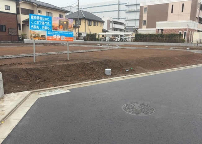 【外観】 | 土地の前の道路に消火栓が設置されていることがあります。この場合、道路交通法第45条第1項により、駐車禁止の場所が指定されています。そのため、車庫などの駐車スペースをつくることができない場合があります。