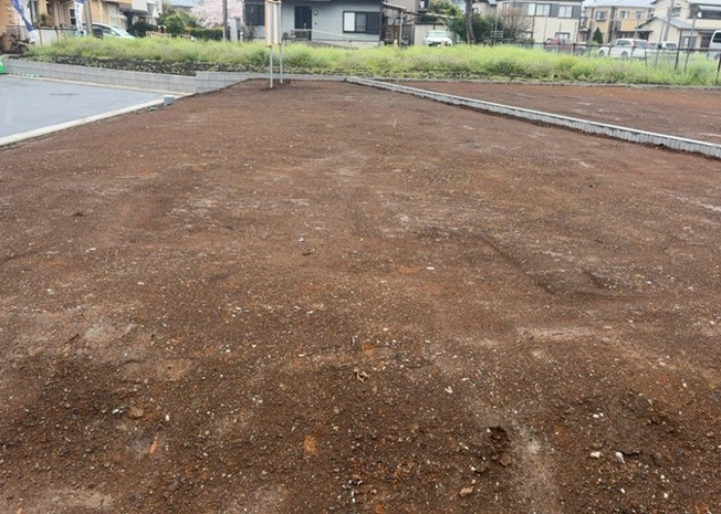 【外観】 | 土地購入を検討されている場合、境界杭がない状態で購入してしまうと境界確定測量をする必要があり、費用がかかります。購入の前に、売主、隣土地所有者立ち合いのもと境界を確定し境界杭を設置するのがベストです。