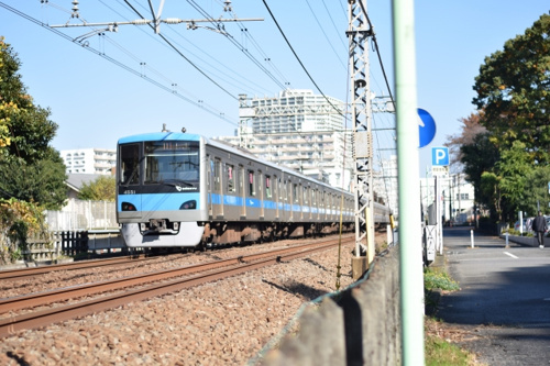 千歳船橋駅へ向かう小田急小田原線