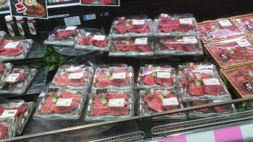 海老名駅近くのスーパーの売り場