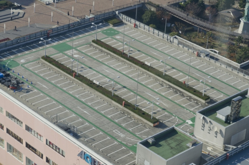 海老名駅近くのスーパーの駐車場