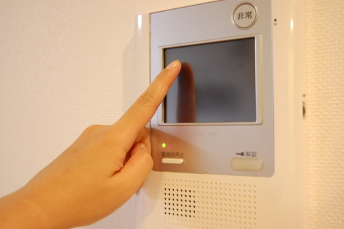 トラブルを防ぐTV付きインターホン