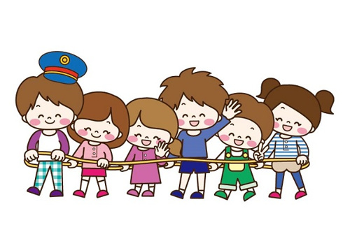 森のルーナ保育園で遊ぶ園児たち