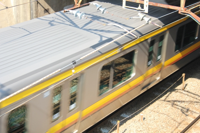 小田栄駅に乗り入れるJR南武線