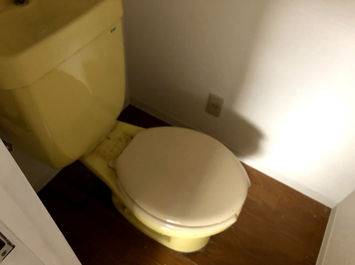 賃貸物件のトイレのリフォーム（ビフォー）