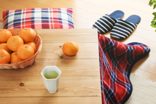 お正月、コタツとみかん