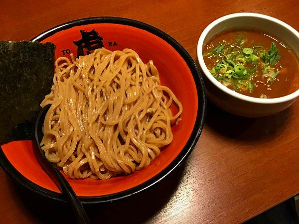 さくらの不動産手稲店_クレイジーケンバンド熱愛のつけ麵店「虎」、超濃厚鯱つけ麺「月虎」