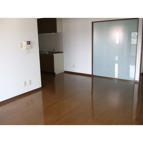 シェトワ六条　17帖の広いリビングです