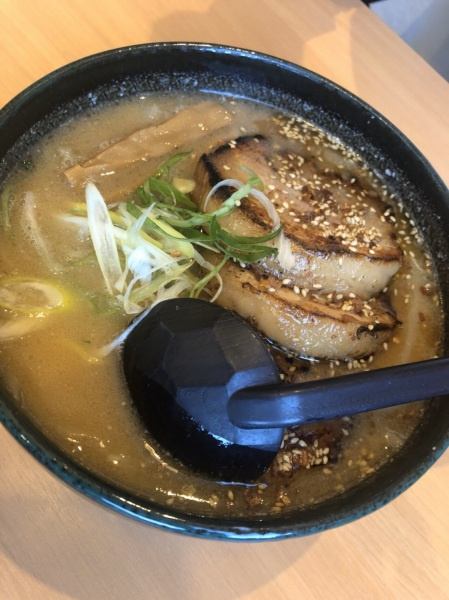 さくらの不動産手稲店_【らぁめん銀波露 札幌手稲店】迫力のお肉乗せラーメン【手稲区富丘】