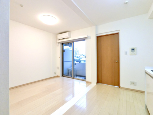 間仕切り壁撤後のリビング