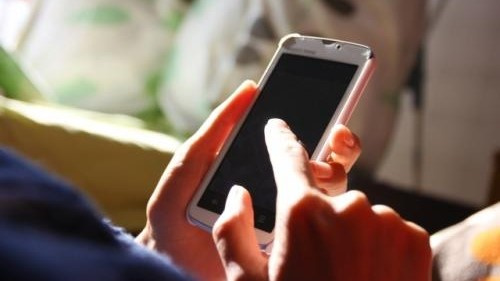 緊急連絡先人にどんな場合、連絡が入るのかを調べている写真