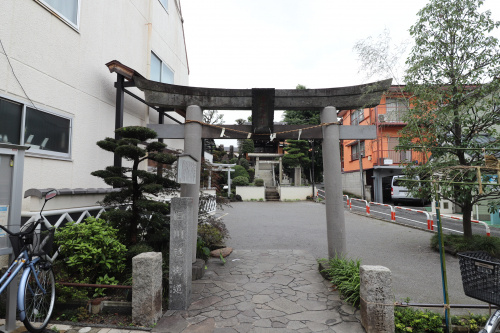 100分の1スケールの富士山 いざ下練馬の富士塚へ 東京都内のマンション リフォームのことなら株式会社エイチ エス ホーム