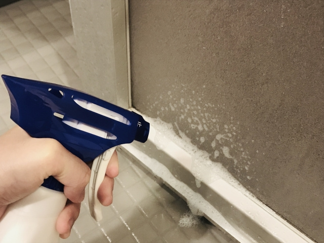 賃貸物件での暮らしをご検討中の方へ！お風呂のドア掃除を効率的におこなう方法の画像