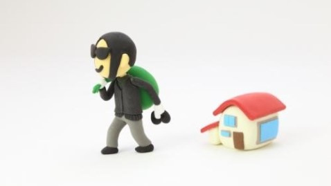 賃貸物件に付いている「防犯シャッター」についてどんなメリットがあるのかについて解説していこうとする写真