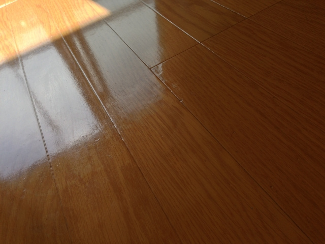 賃貸物件のフローリングにへこみが！？修繕費用は借主の負担？の画像