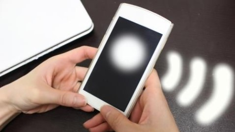 賃貸物件でスマホの電波を確認する場合には室内だけでなく屋外の確認もしておいた方が良いという旨の写真
