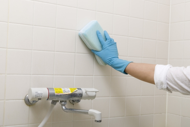 洗面所のピンク汚れは強くこすらない