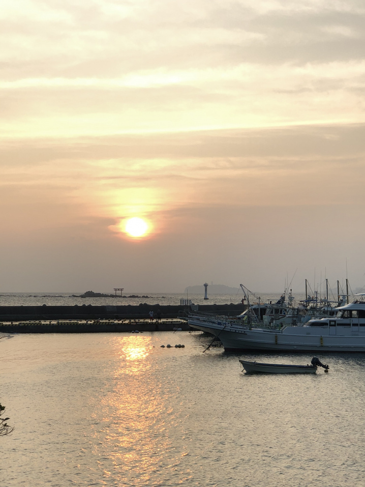 富士山どこかな(^^) 夕暮れ時の葉山は空と海のショータイム♪の画像
