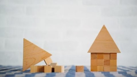 建物構造のコトについて、耐震・免震・制震とはどういったモノなのかという内容について解説していこうとしている写真