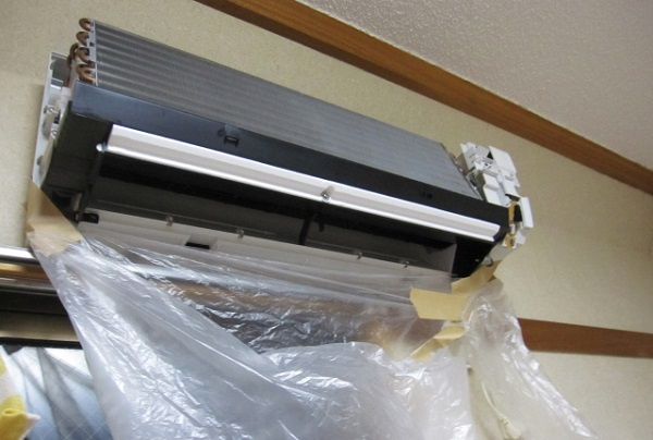 賃貸のエアコン掃除は自分でするべき？クリーニング費用は誰が負担する？の画像