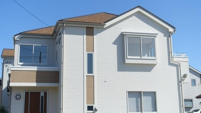一戸建てに住むのであれば「購入」と「賃貸」とどちらがお得になるのかというコトについて解説していこうとしている様子の写真