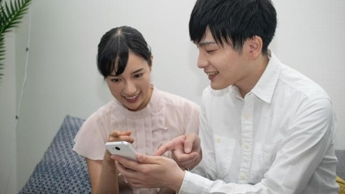 賃貸物件を探していると出てくる「２人入居可」とはいったいどういった意味なのかというコトについて解説していこうとしている様子の写真