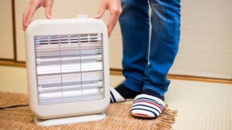 賃貸物件の「床暖房」について、どのようなデメリットがあるのかという内容について解説しようとしている写真