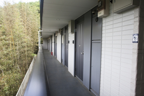 共有スペースに私物を置くとどうなる？契約違反になる理由と解決方法