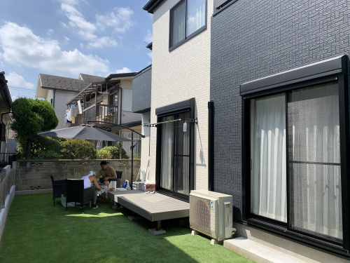 芝生・ウッドデッキの画像