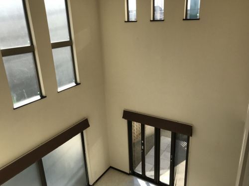 戸建てに「吹き抜け」を設けると暑いのはナゼ！？その対策方法をご紹介